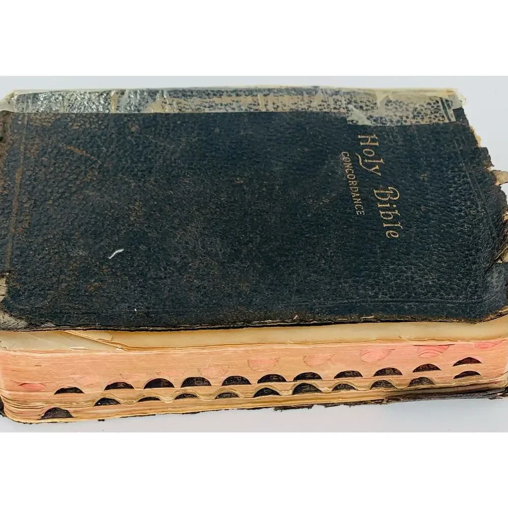 KJV Bible Thumb Index Holy Word Concordance Copywrite 1945 USA Made Imperfect